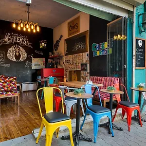 cheers-midtown-hostel.istanbul-turkeyhotels.com/